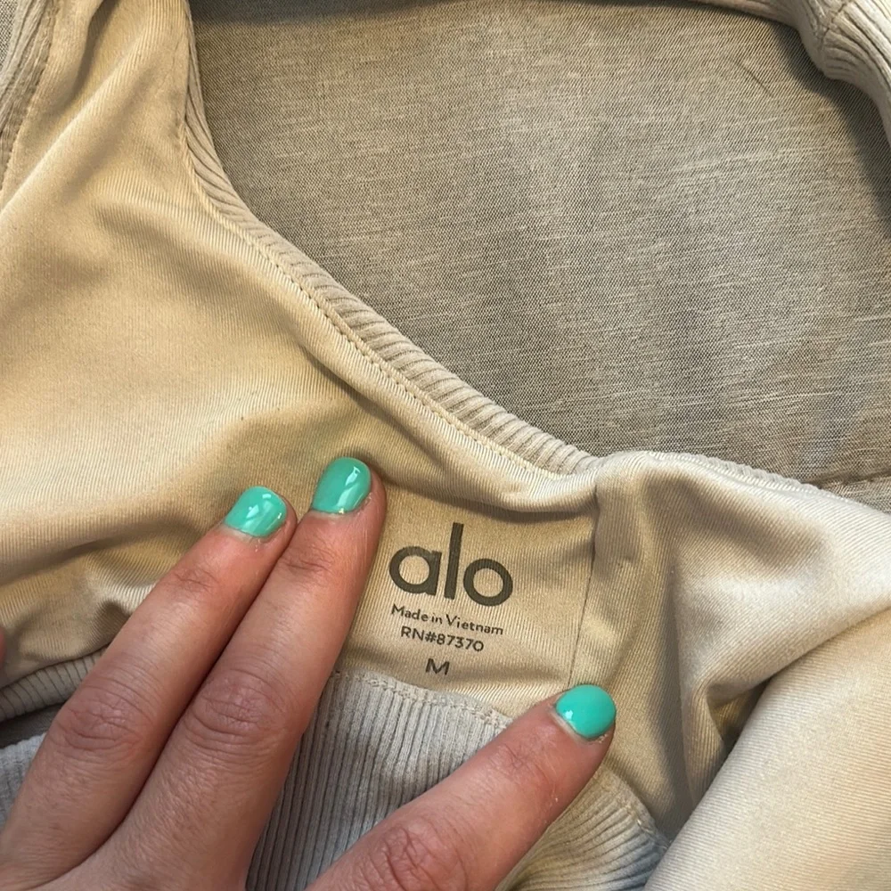 Alo yoga Slit Bra - Picture 10 of 10